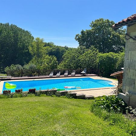 Entire Apartment With Swimming Pool Near Aubeterre Saint-Romain  外观 照片