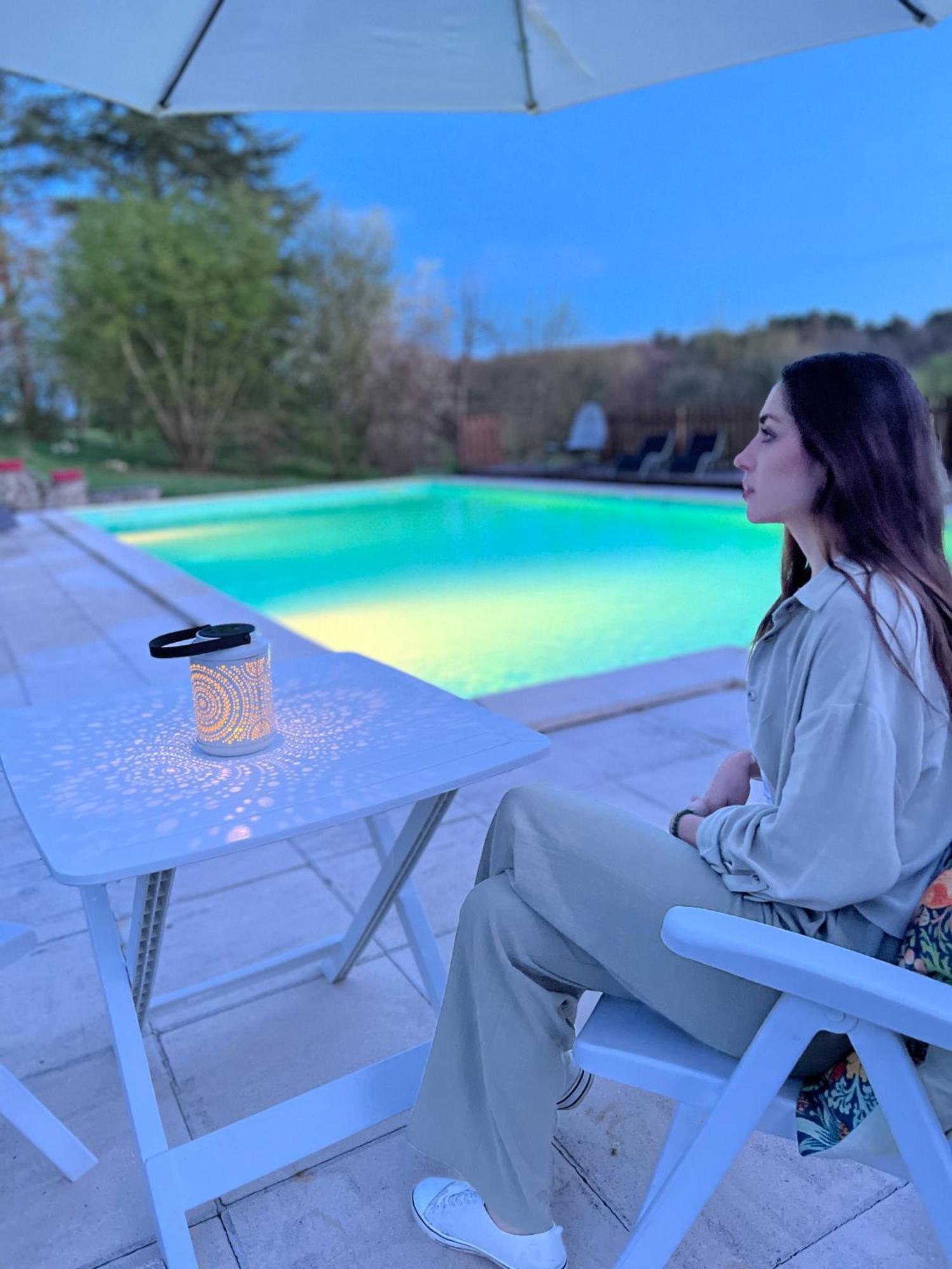 Entire Apartment With Swimming Pool Near Aubeterre Saint-Romain  外观 照片