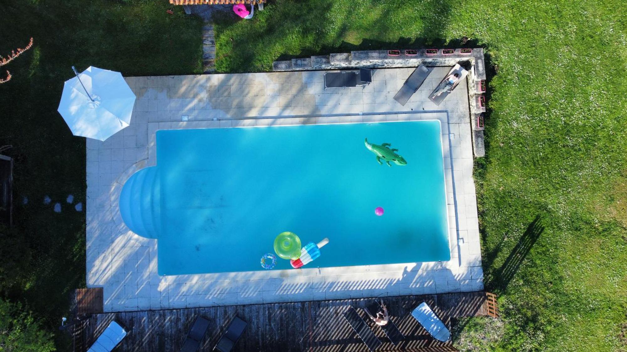 Entire Apartment With Swimming Pool Near Aubeterre Saint-Romain  外观 照片