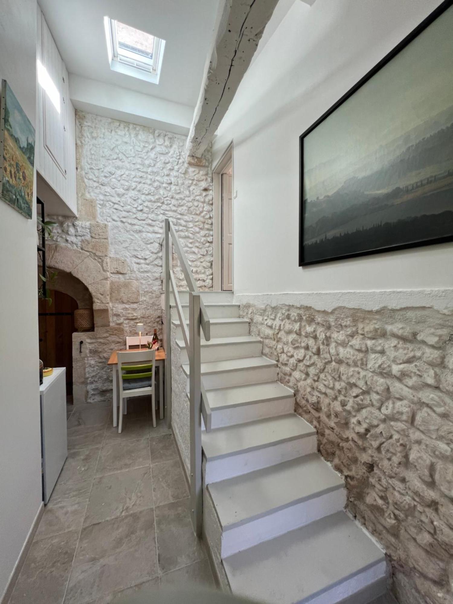 Entire Apartment With Swimming Pool Near Aubeterre Saint-Romain  外观 照片