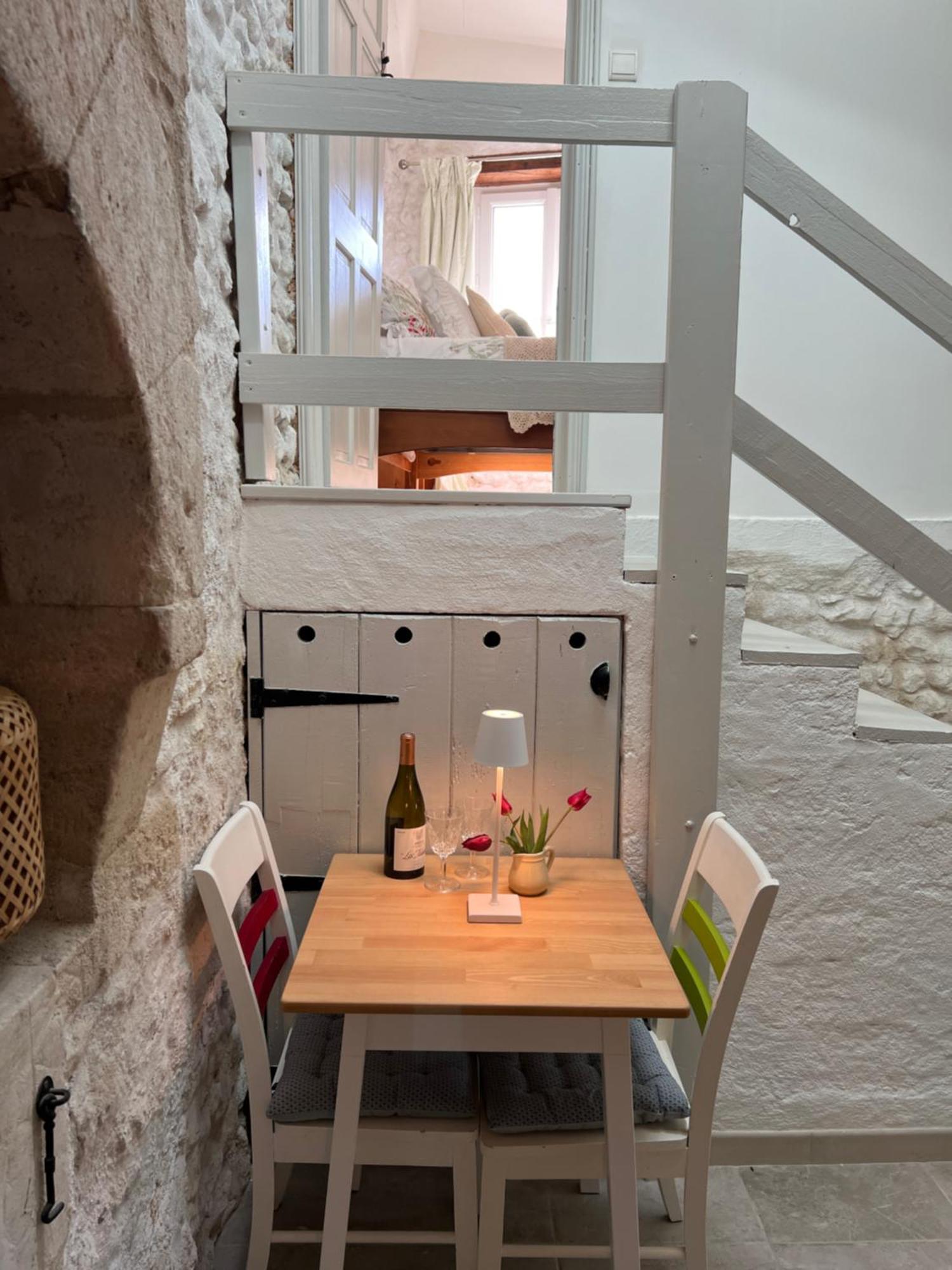 Entire Apartment With Swimming Pool Near Aubeterre Saint-Romain  外观 照片