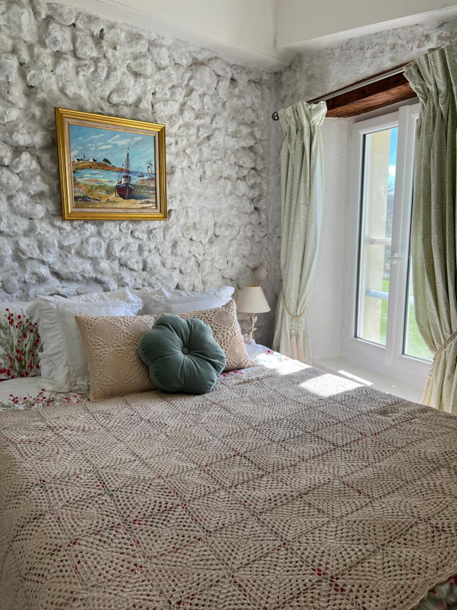 Entire Apartment With Swimming Pool Near Aubeterre Saint-Romain  外观 照片
